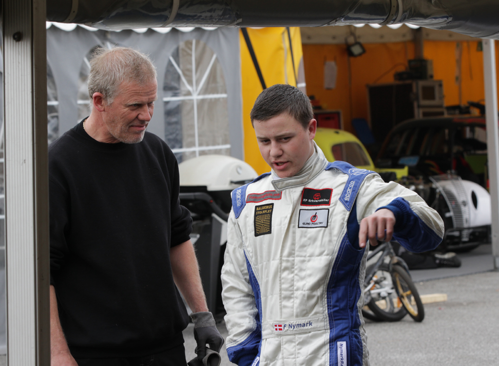 Teamchef og far Flemming Nymark har allerede talt med Frede om taktikken i Århus.
(Foto: Motorsporten.dk)